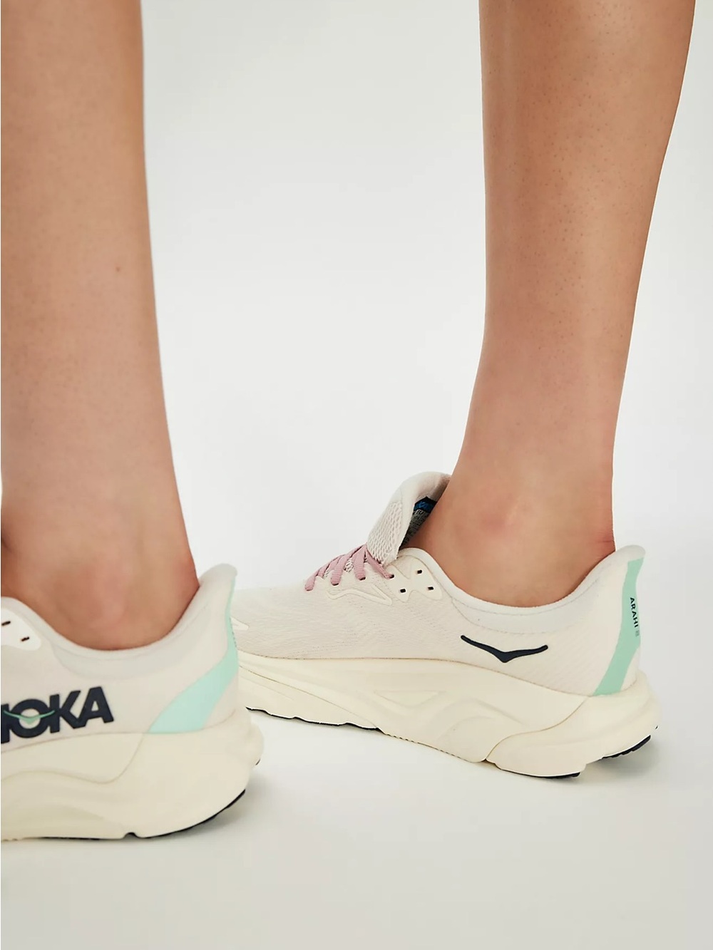 Hoka Arahi 8 Running Sneakers - Picture 10 of 11